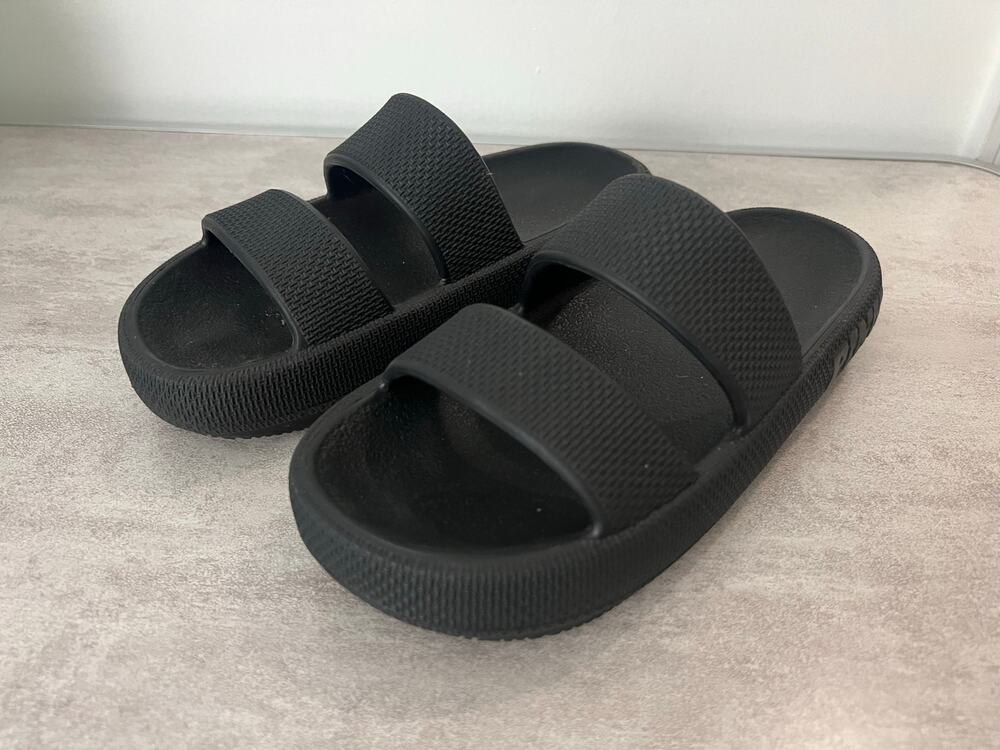 Victoria's Seret PINK Pillow Slides Shower Shoes Water Proof Sz Small Sz 5/6